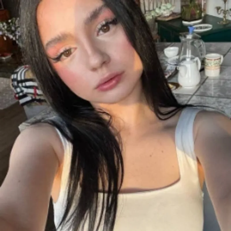 Kleine Angela